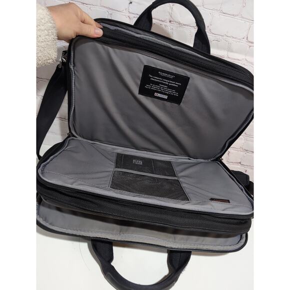 Briggs and Riley Executive Clamshell Brief Case Laptop Messenger Bag KB203C-4 - Picture 9 of 16